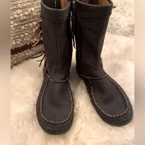 EUC UGG Hyland Fringe Leather Moccasin Boots Wool Suede Booties Black Sz 9